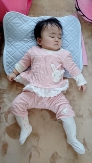 2016-4-25 愛娘いちご病院から帰宅後爆睡 (225x400).jpg