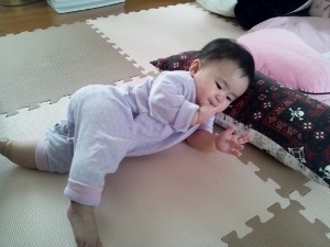 何かが気になる (300x225).jpg