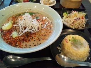 暖龍のラーメンセット (400x300).jpg